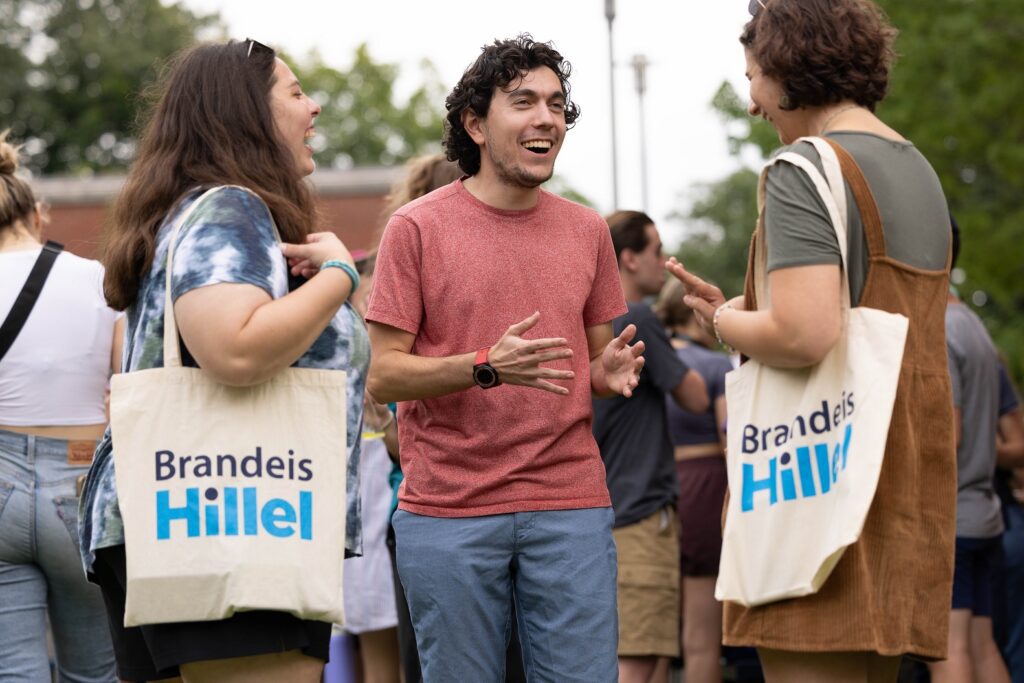 Emma Gilbert, Jared Silverman and Riley Miner at the Hillel Popsicle Pop-Up at Brandeis University on Aug. 28, 2023 (Photo: Dan Holmes/Brandeis Hillel)